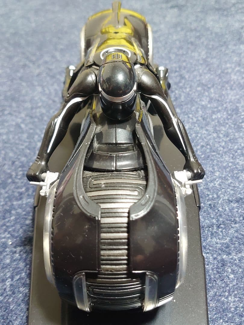 1/10 『TRON:LEGACY』 ライトサイクル ダイキャストフィギュア