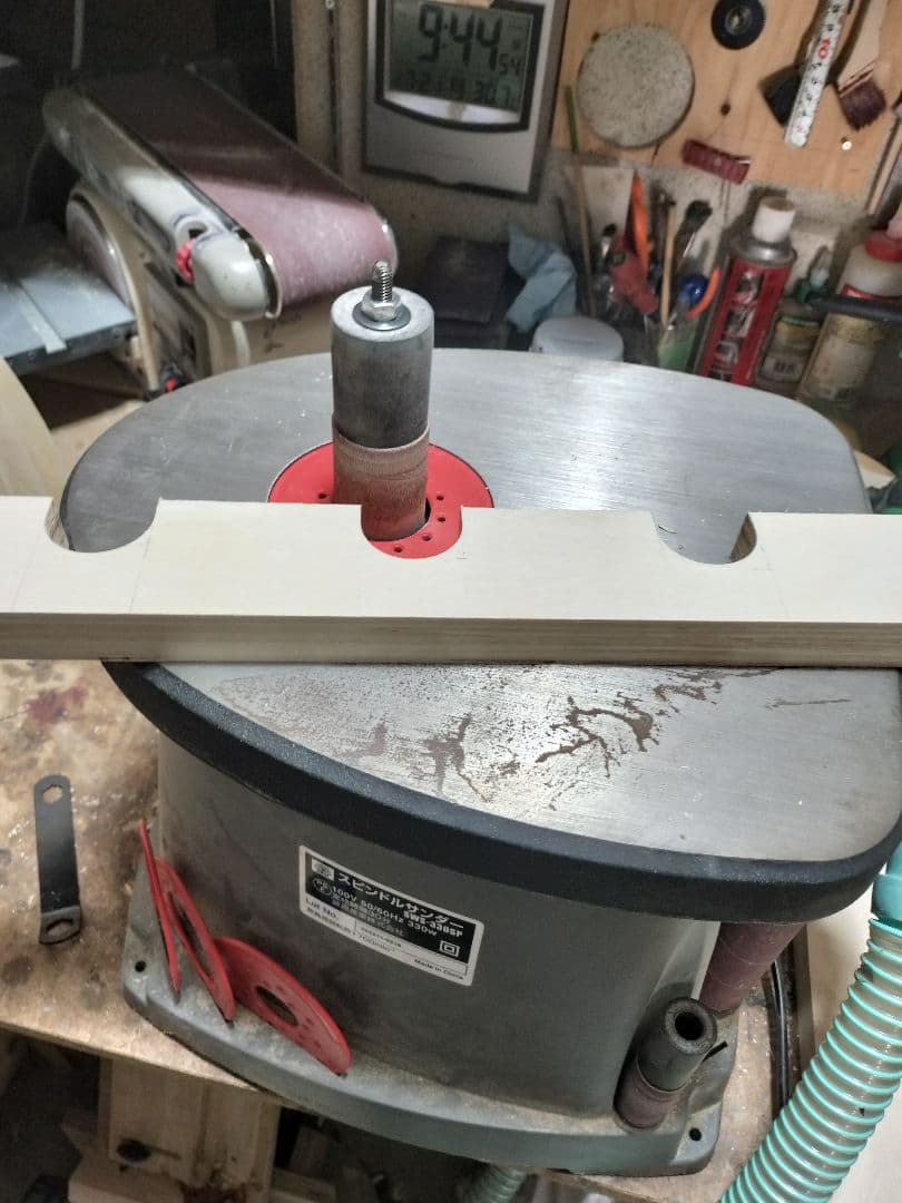 ハンドメイド　木製スタンド　三線　ウクレレ 兼用タイプ　 ナチュラルカラー4本用