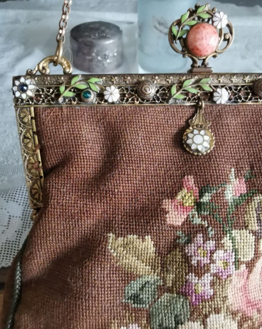 アンティークプチポワン ニードルポイント ビジュー装飾花彫金細工