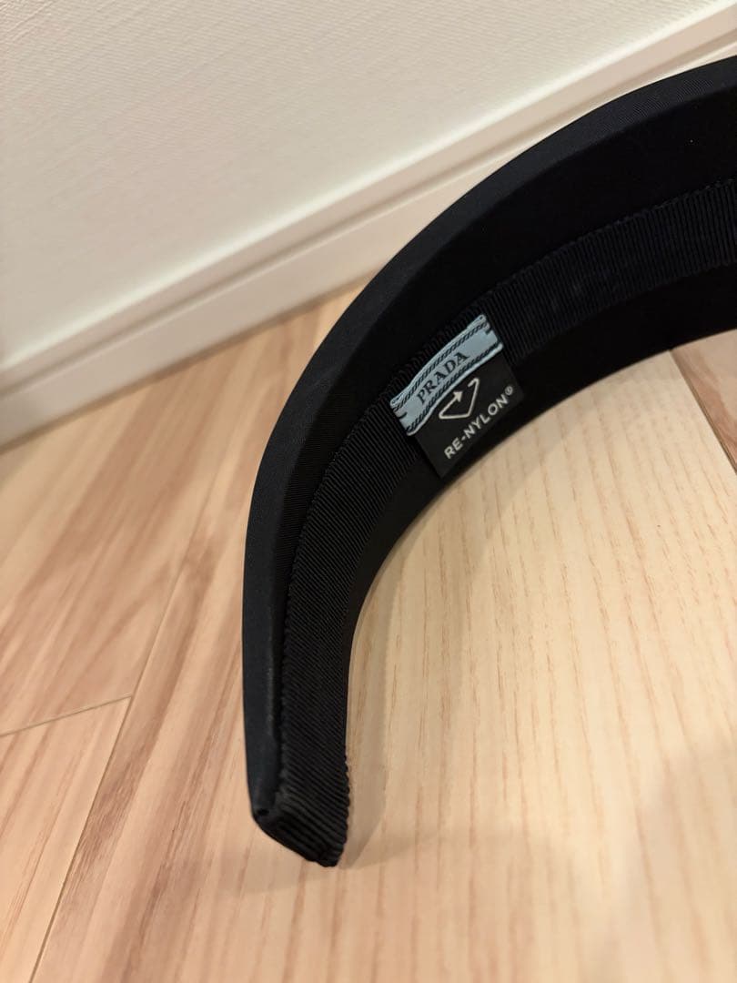 PRADA ブラック ロゴ ヘアアクセサリー ヘアバンド カチューシャ