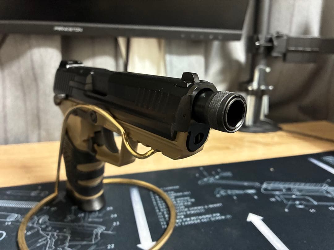 東京マルイ製 HK45 タクティカル（FDEカラー）、 サブマガジン2個付き