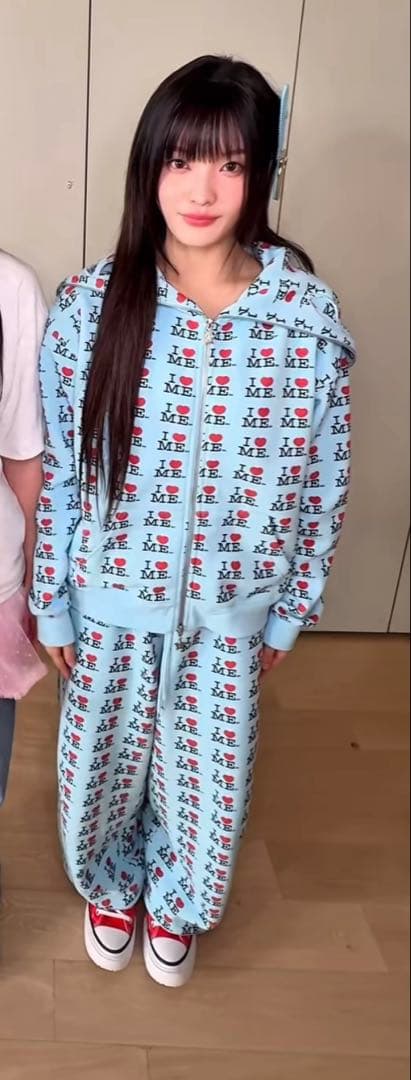 ashley williams I heart me バタフライフーディー 総柄