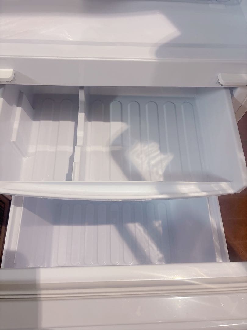 【直接取引限定・超美品】1人用冷蔵庫 SHARP冷凍冷蔵庫 白 取説・卵収納付