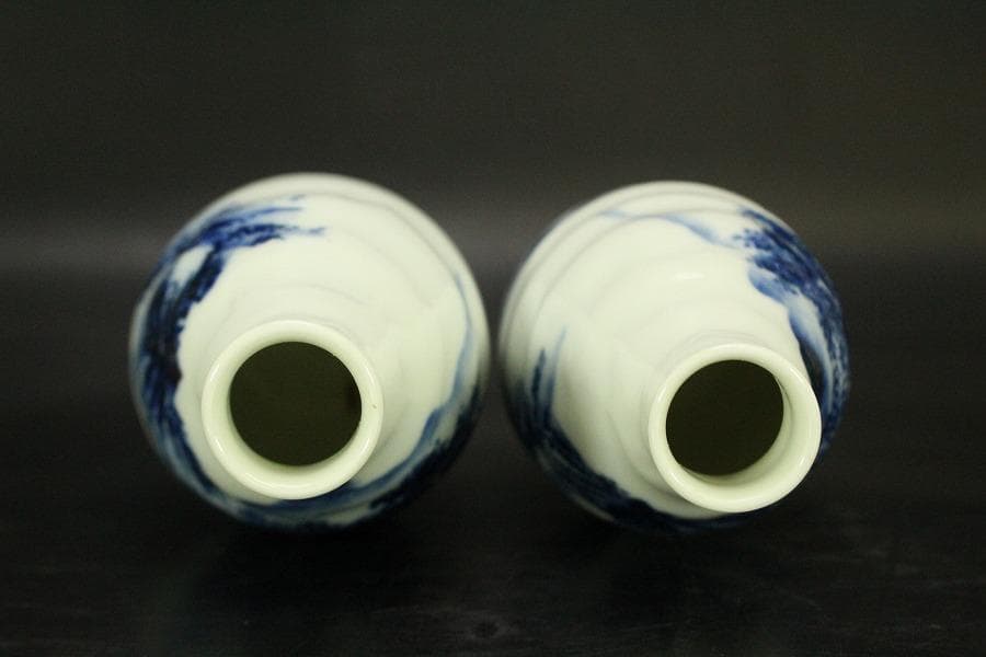 清水六兵衛 染付 山水画 瓶 一対(A631) - メルカリ