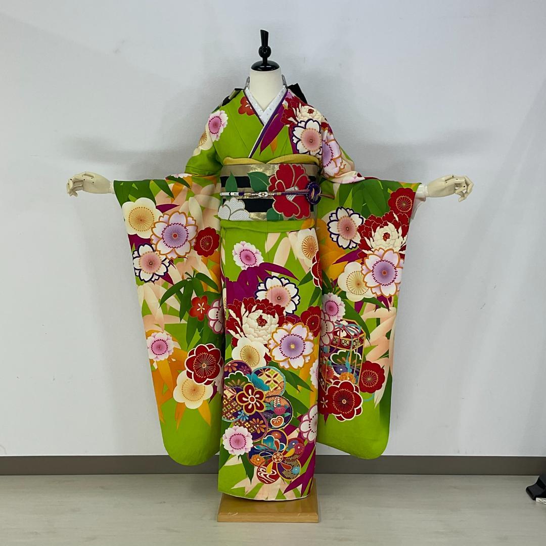 銀通し金駒刺繍金彩桜花模様花吹雪振袖着物013a p