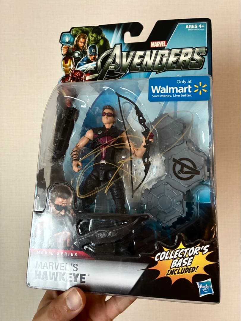 アベンジャーズ ジェレミーレナー氏 サイン入り フィギュア マーベル