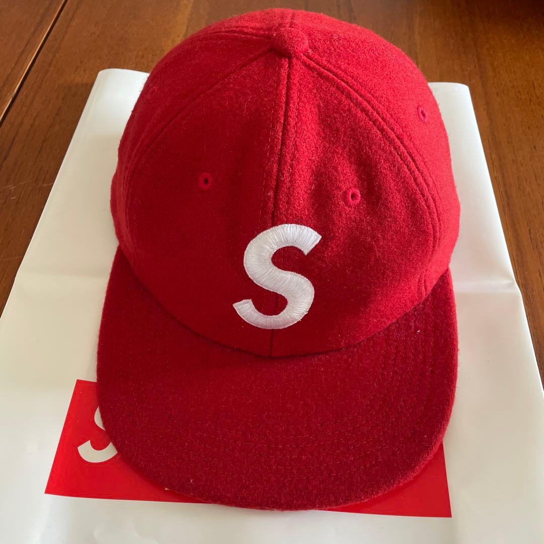 Supreme Sロゴ 赤 ベースボールキャップ - メルカリ