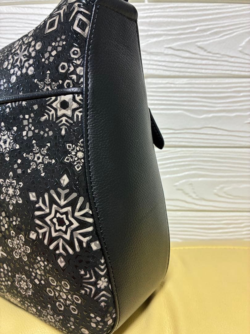 極美品　印傳屋 リカレア 雪の結晶　ショルダーバッグ