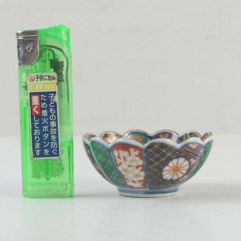 伊万里焼 奇玉宝鼎之珍 色絵金彩 花草文 輪花盃 時代