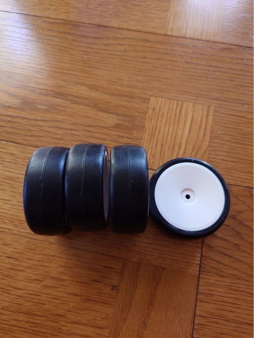 XRAY X4 2024 カーボン ボディ 新品タイヤ スペアパーツ