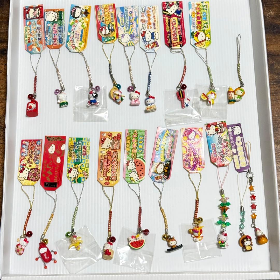 ご当地キティ　根付けストラップ等　64点　まとめ売り