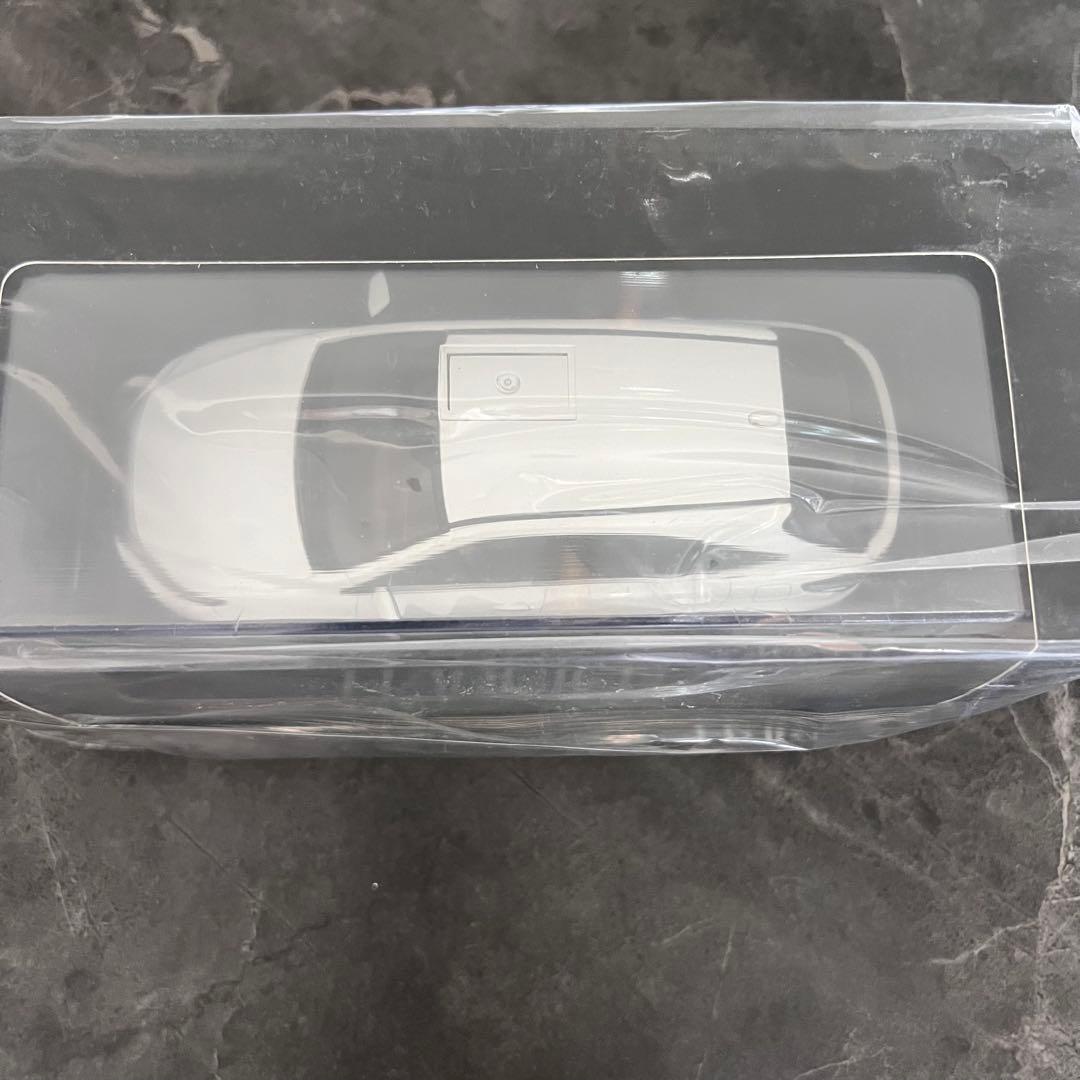 トヨタ ハリアー ミニカー 1/30スケール ホワイトパール　非売品