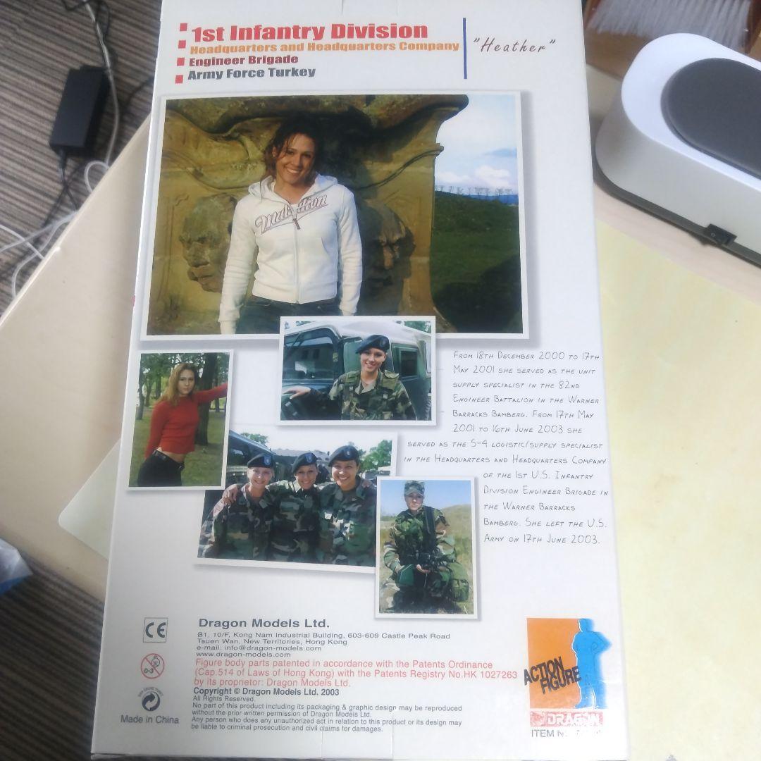 ドラゴン1/6女性兵士と同スケールのスコーピオン軽戦車かシュリダン戦車？のセット