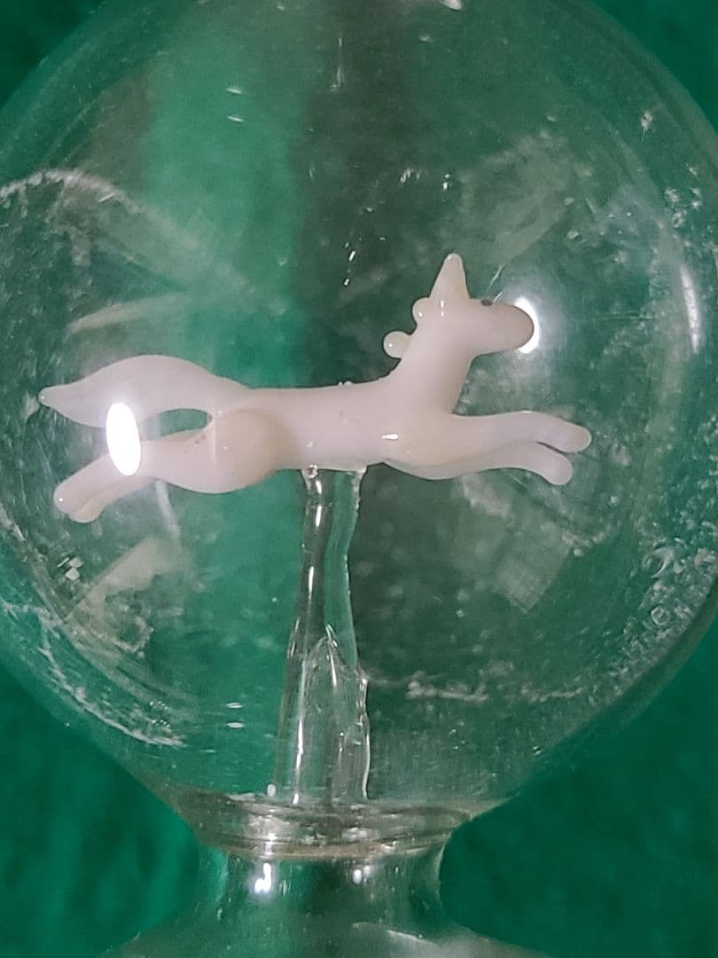 アンティークオーストリアビミニ工房によるフィギュア入りグラス 白馬