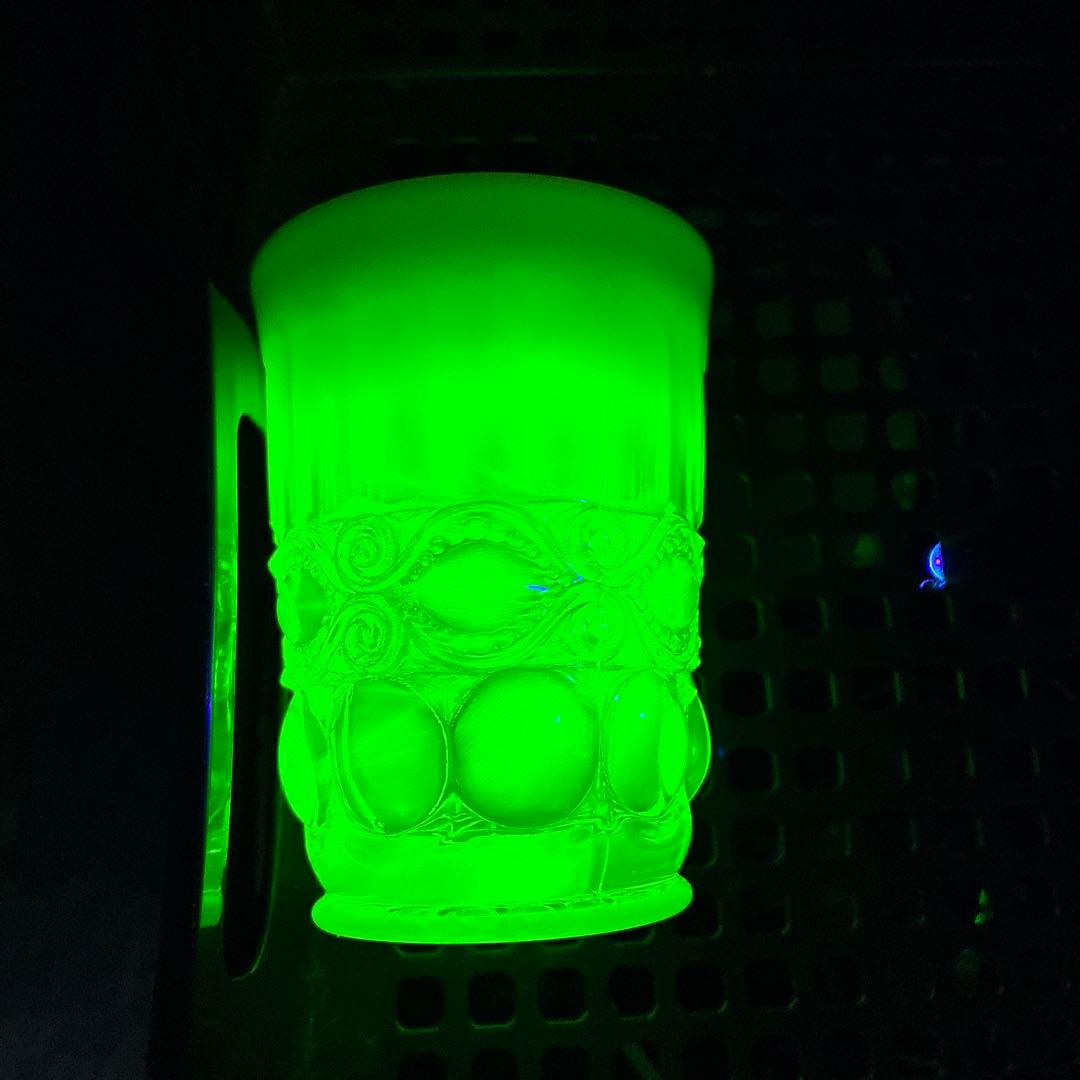 骨董 時代プレス 乳白色暈し カナリアイエロー コップ ゴブレット