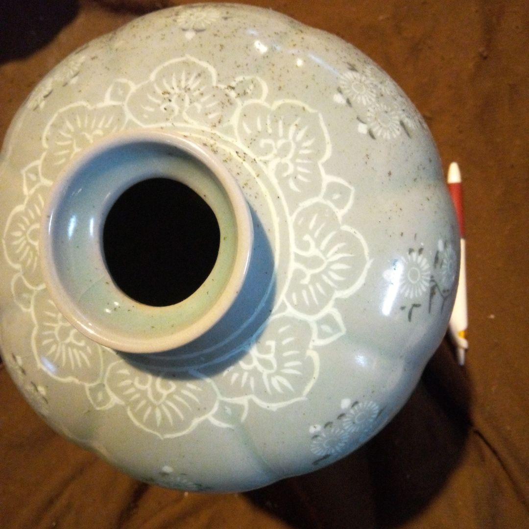 高麗青磁 灰色の花模様陶器壺