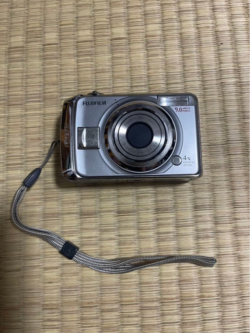 FUJIFILM 9.0メガピクセル コンパクトデジタルカメラ