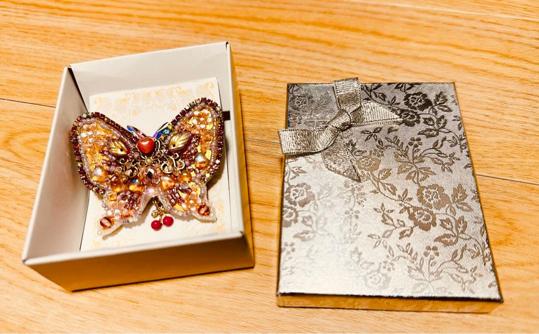 未使用 piari 様 ハンドメイド 作品 ブローチ 蝶 ピンク
