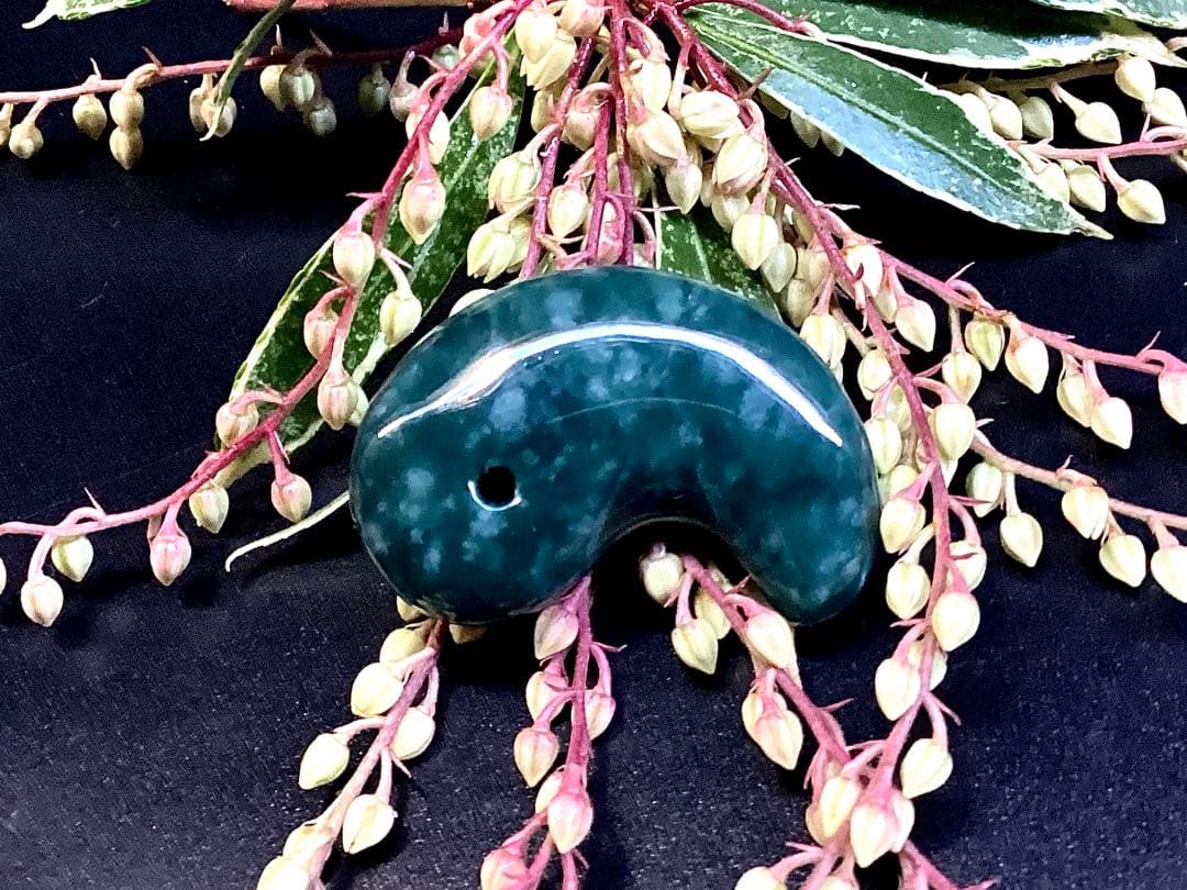 ✳premiumシリーズ 珍‼️希少吉兆雪輪文様 糸魚川青翡翠入りコン沢