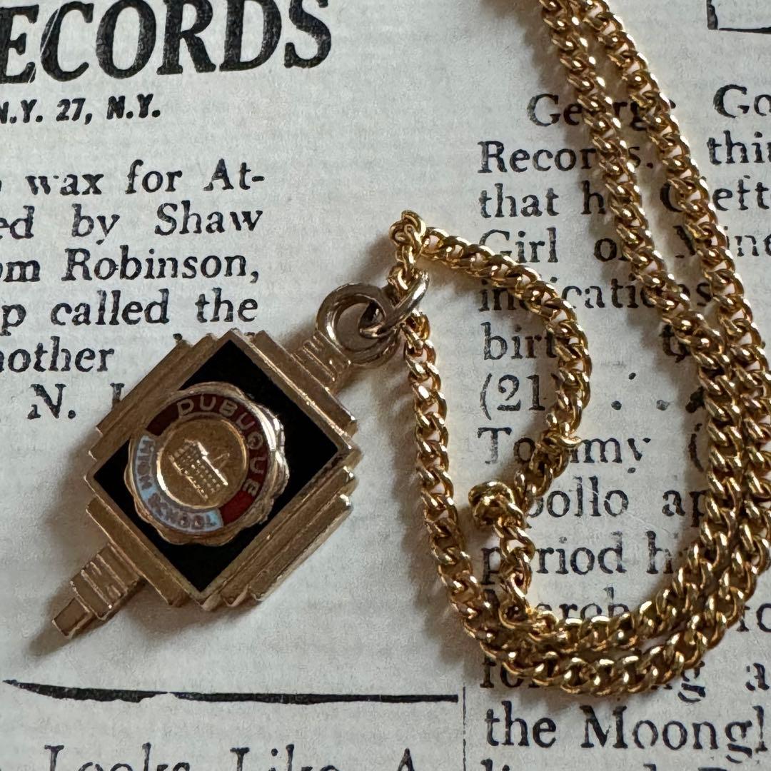 学校カレッジリング金ゴールド黒ネックレストップ社章ピンズ40sバッジ