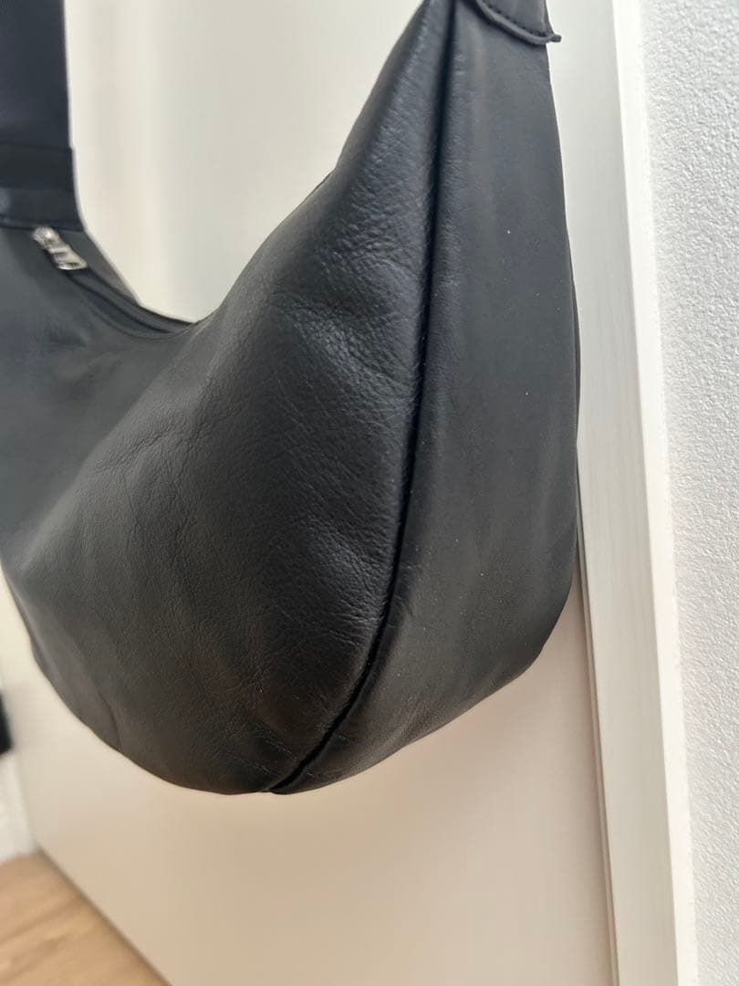 美品　russet ソフトレザーラウンドショルダーバッグ　ブラック