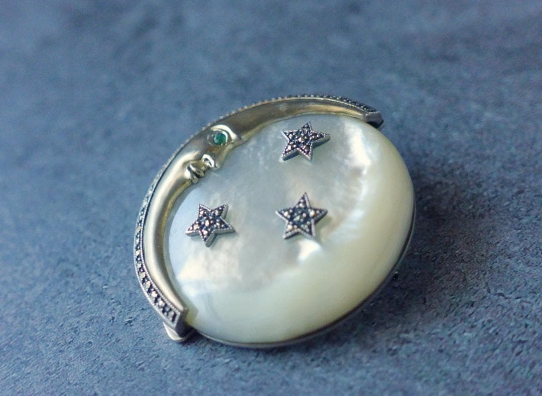 アメリカンヴィンテージ マザーオブパール エメラルドの瞳を持つ月