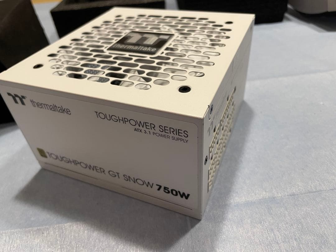 電源ユニット Thermaltake Toughpower GT  750W ps-tpt-0750fnfag-3_b01_1.jpg