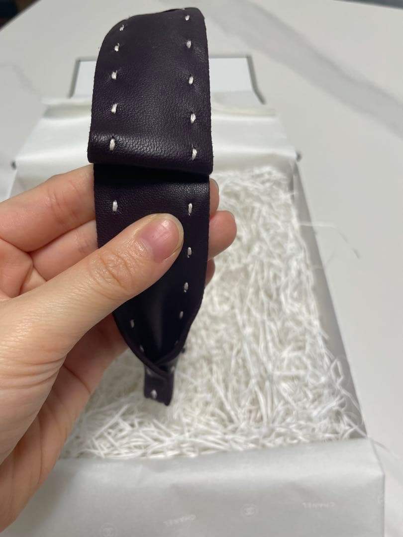 CHANEL ダークパープル レザー ヘアバンド