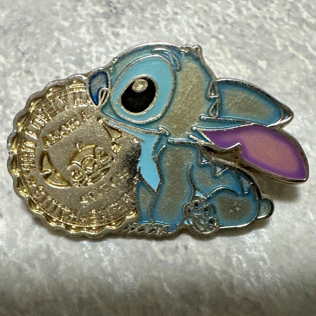 スティッチピンバッジ【リロ・アンド・スティッチ】 - メルカリ