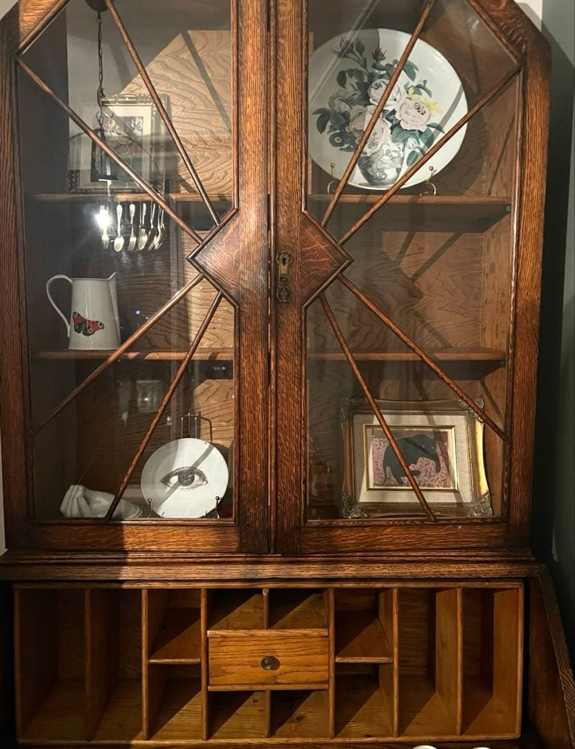 イギリスから届いたアンティークの本棚付きデスク、ビューロー