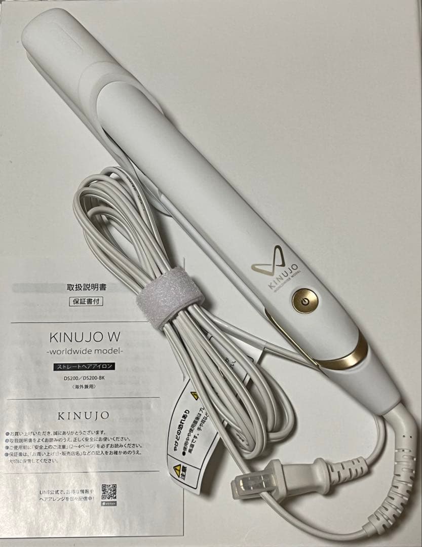 『美品』KINUJO ストレートヘアアイロン ホワイトDS200海外兼用 海外対応ストレートヘアアイロン / KINUJO(ヘアアイロン, 美容家電)の