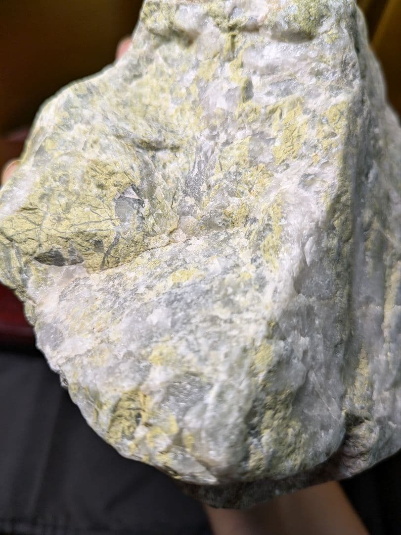 原石 2.4kg 石英の一種？天然石 鑑賞石 希少 レア品