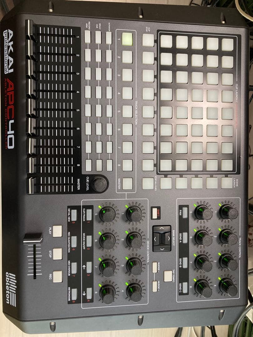 AKAI APC40 MIDIコントローラー - メルカリ