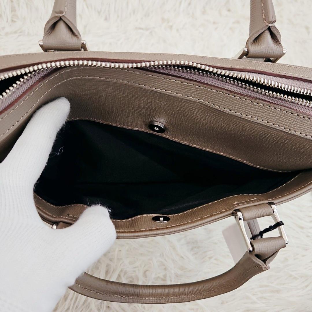 新品 タケオキクチ ビジネスバッグ ブリーフケース レザー A4 ベージュ