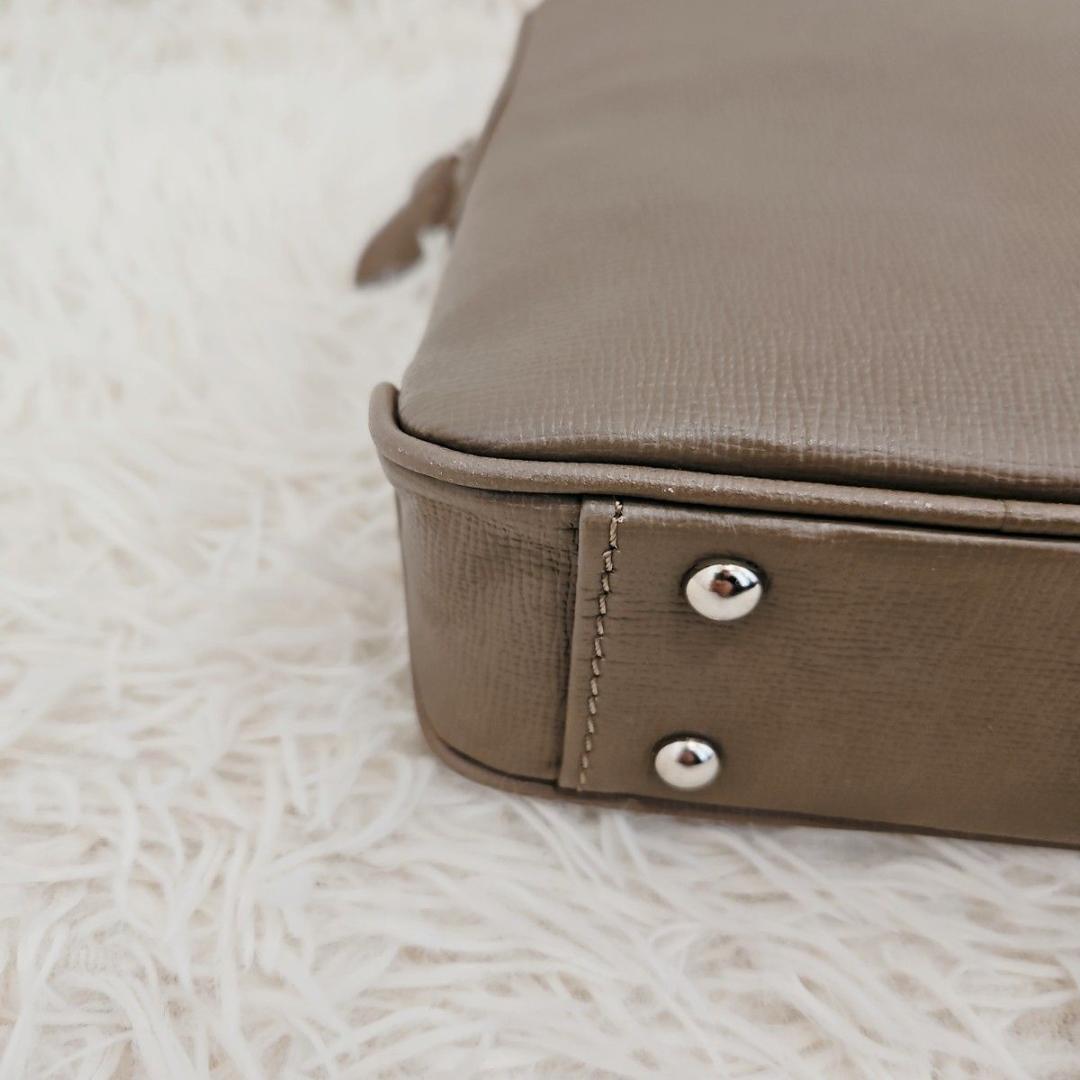 新品 タケオキクチ ビジネスバッグ ブリーフケース レザー A4 ベージュ