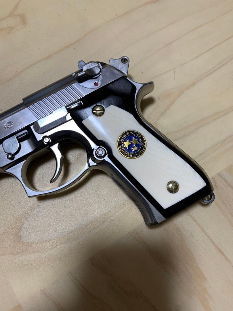 レア物　新品ベレッタ m9用サムライエッジ風　木、特殊樹脂製グリップ　象牙風