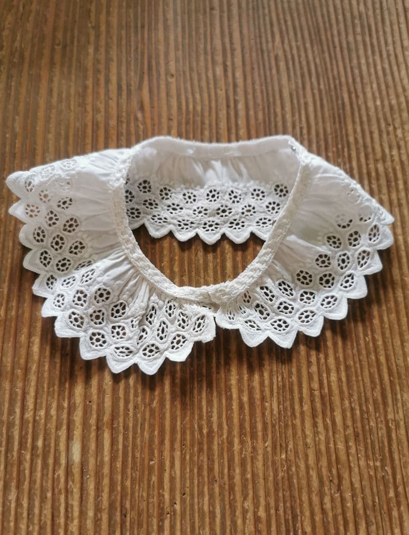 アンティークフランス 透かしと盛上げ手刺繍のガロンレース 最新