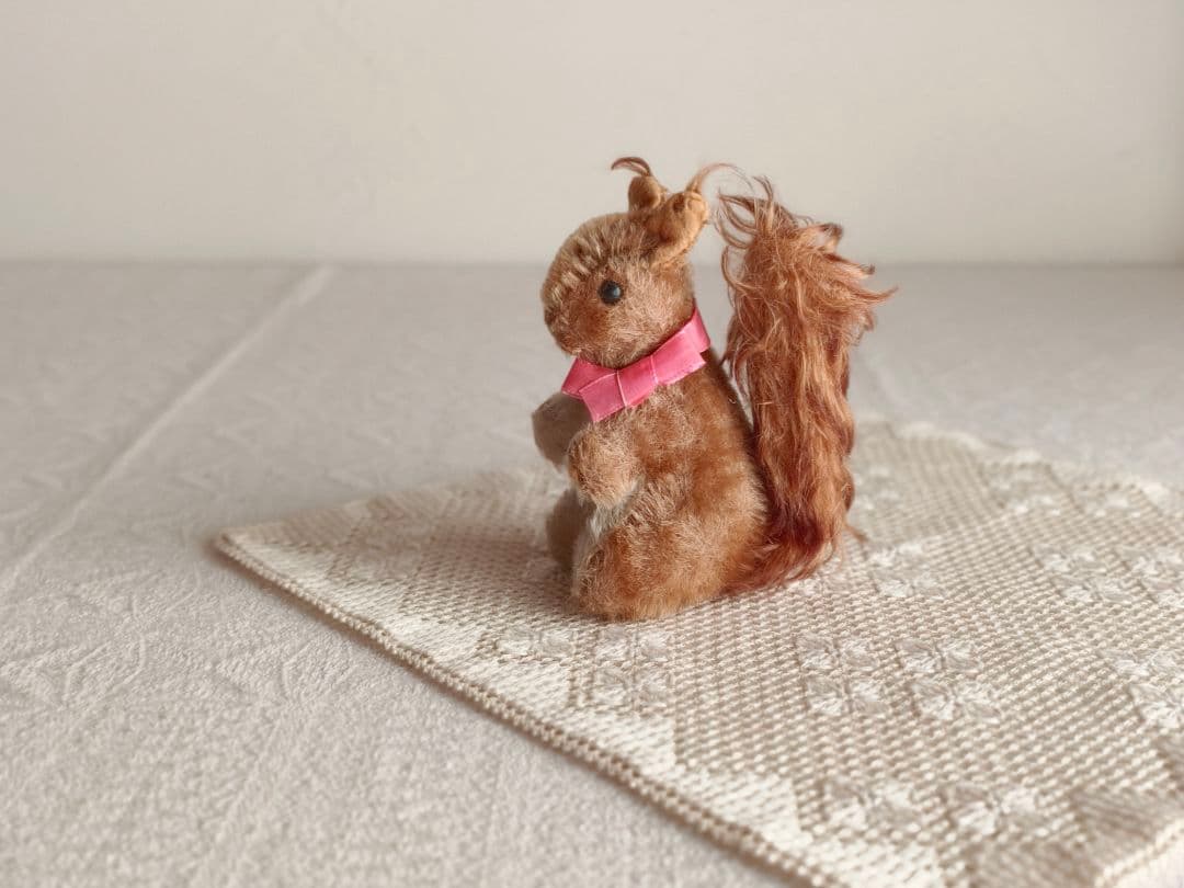 * vintage squirrel ♡ * 可愛い ピンクりぼんの リスさん