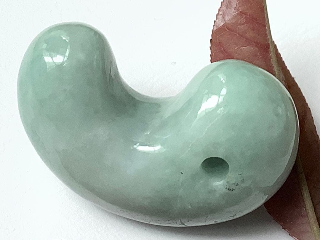 ✳味身良好極上 絶対のおすすめ‼️30万円以上します糸魚川翡翠勾玉