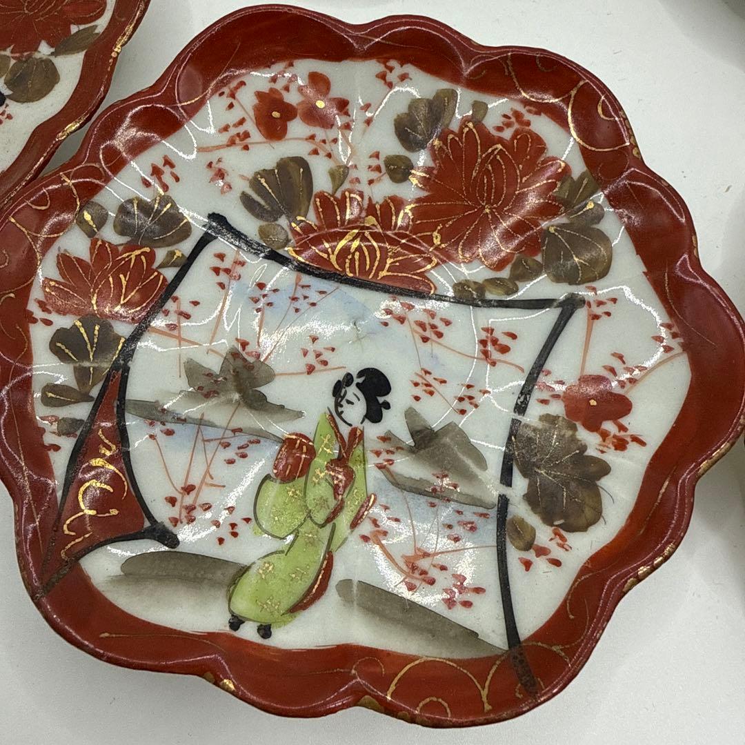 赤絵古い皿 時代物 色絵付 小皿 花 銘 田代 赤絵 人物 歪み 江戸 明治