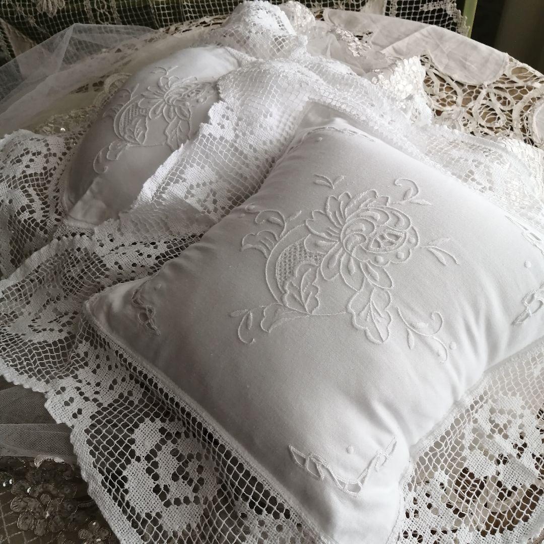 白糸手刺繍 フィレレース ミニクッションカバー - メルカリ