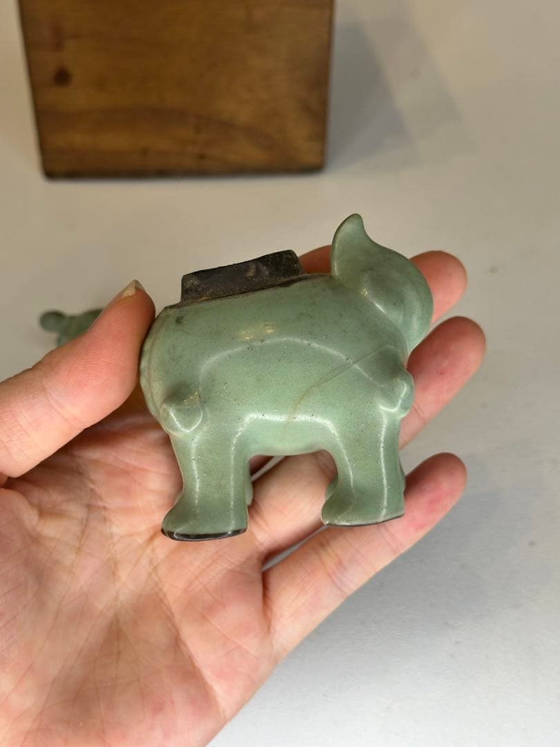 青磁 向獅子香炉 古共箱付 時代物 古美術 骨董品