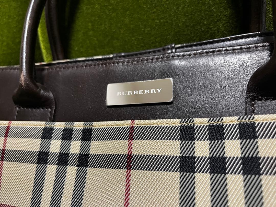 美品 バーバリー　ロゴプレート　ハンドバッグ　スクエア