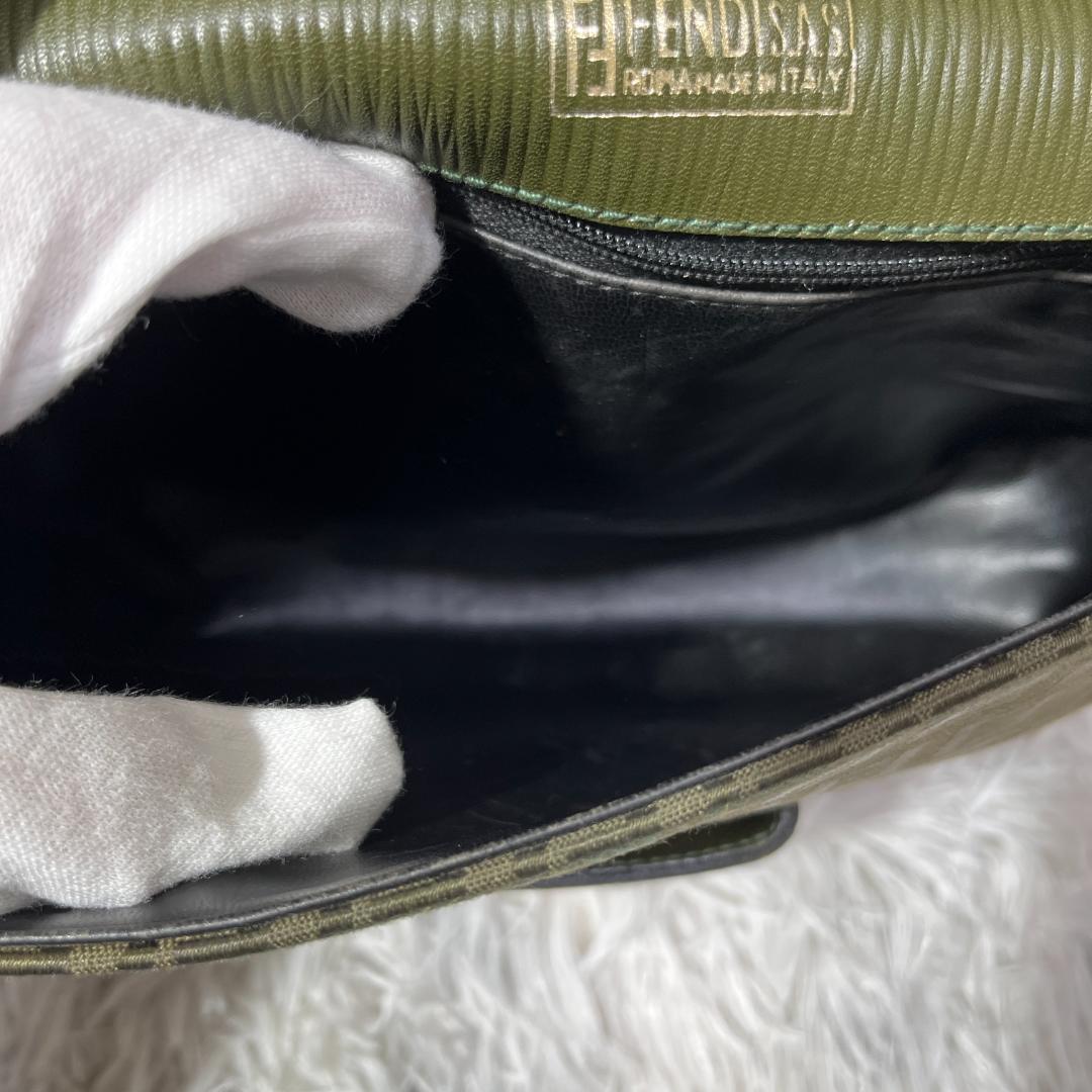 [大人気]　フェンディ　FENDI　ショルダーバッグ　総柄　レザー
