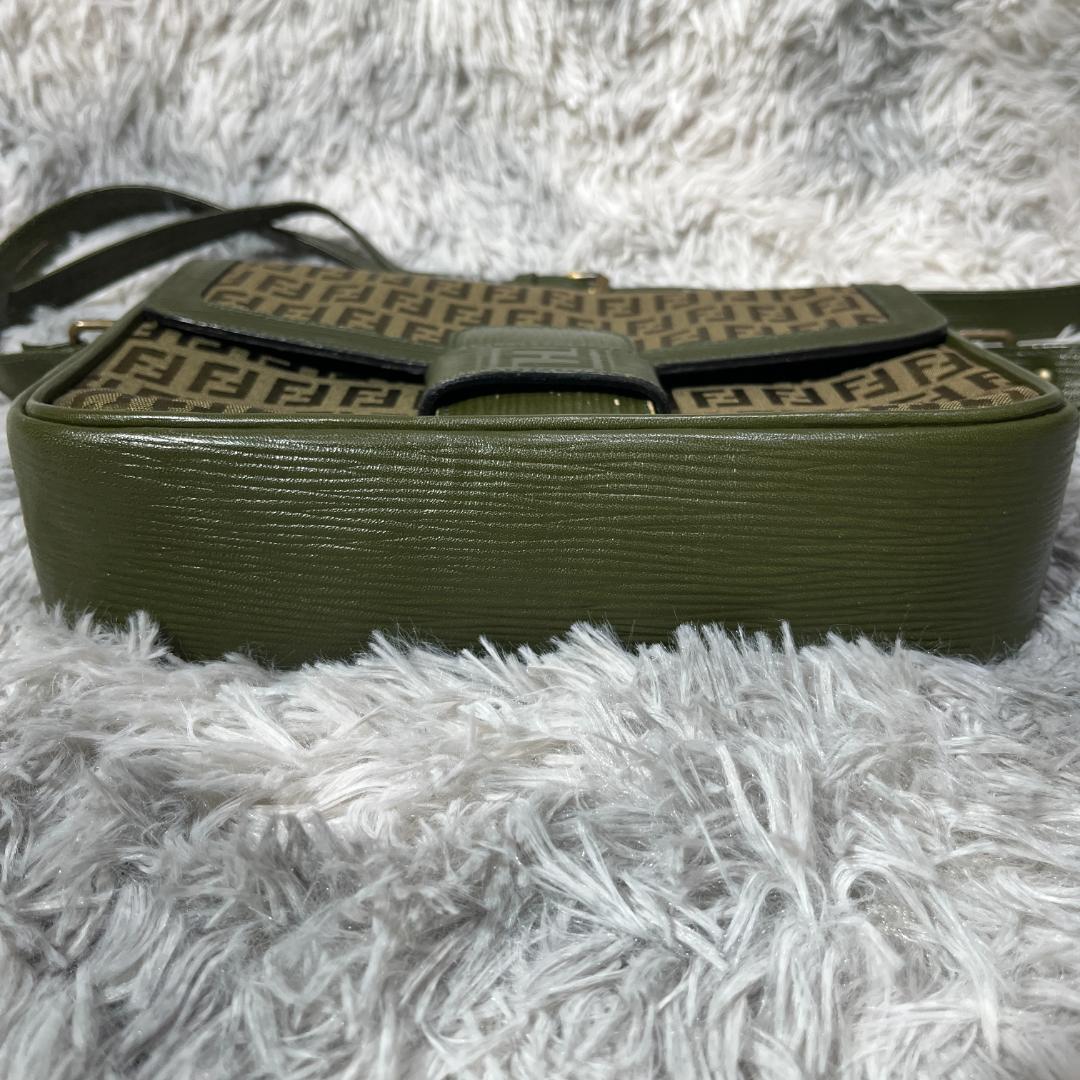 [大人気]　フェンディ　FENDI　ショルダーバッグ　総柄　レザー