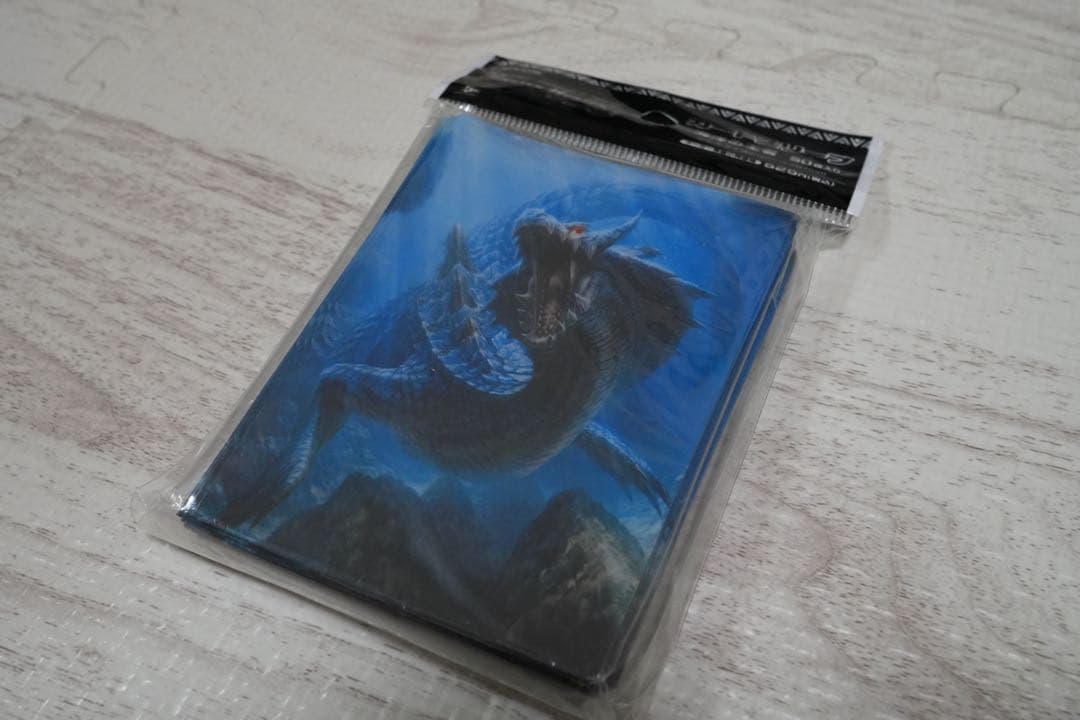 新品未開封 モンスターハンター スリーブ 50枚 ラギアクルス