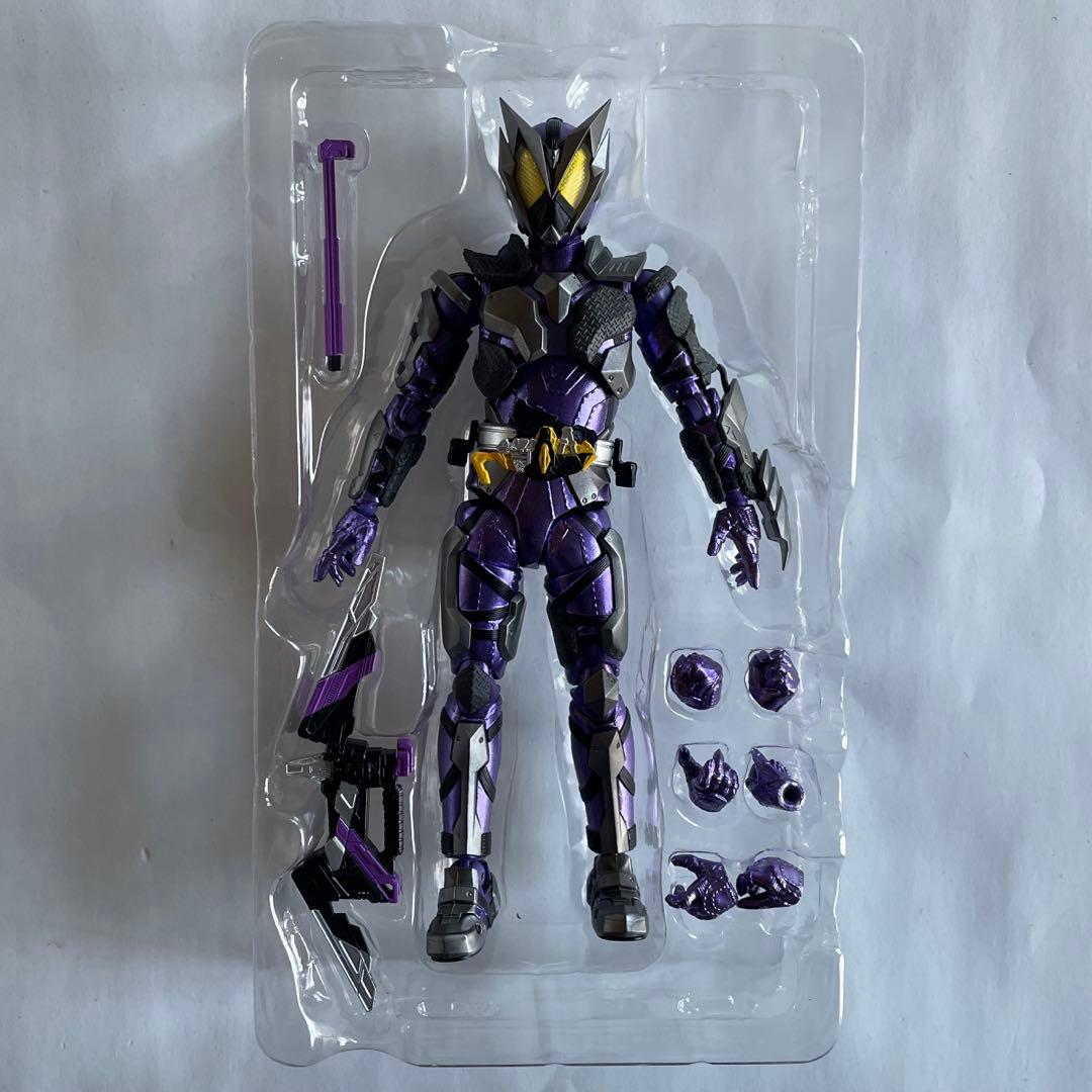 S.H.Figuarts 仮面ライダーバルキリー　仮面ライダー迅　イズ