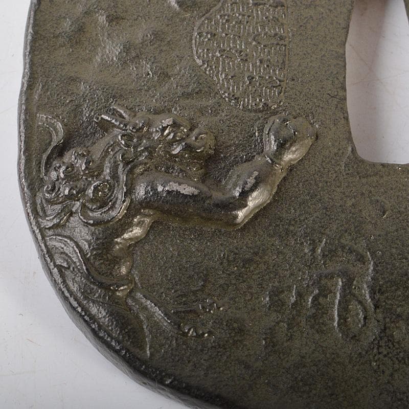 武具　刀装具　古鉄　達磨図　鍔　在銘　N　6404