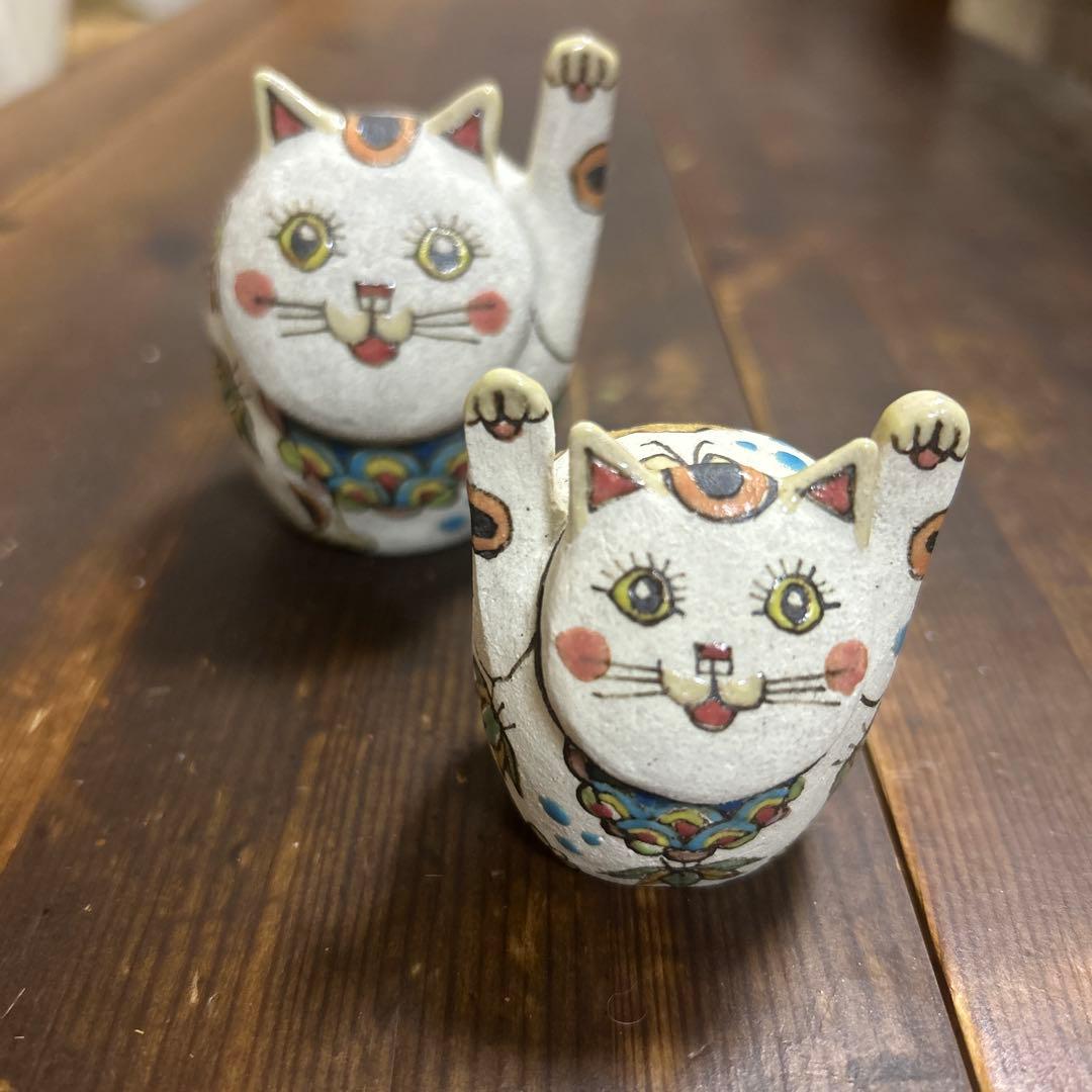 作家　陶芸作家　招き猫　欲張り両手上げ猫　縁起物　金運　幸福　商売繁盛　手描き