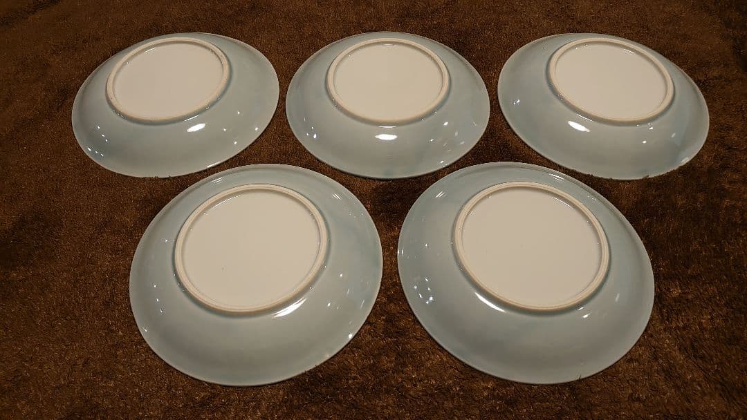 李朝 青磁 陽刻 蝶の図 中皿 5客